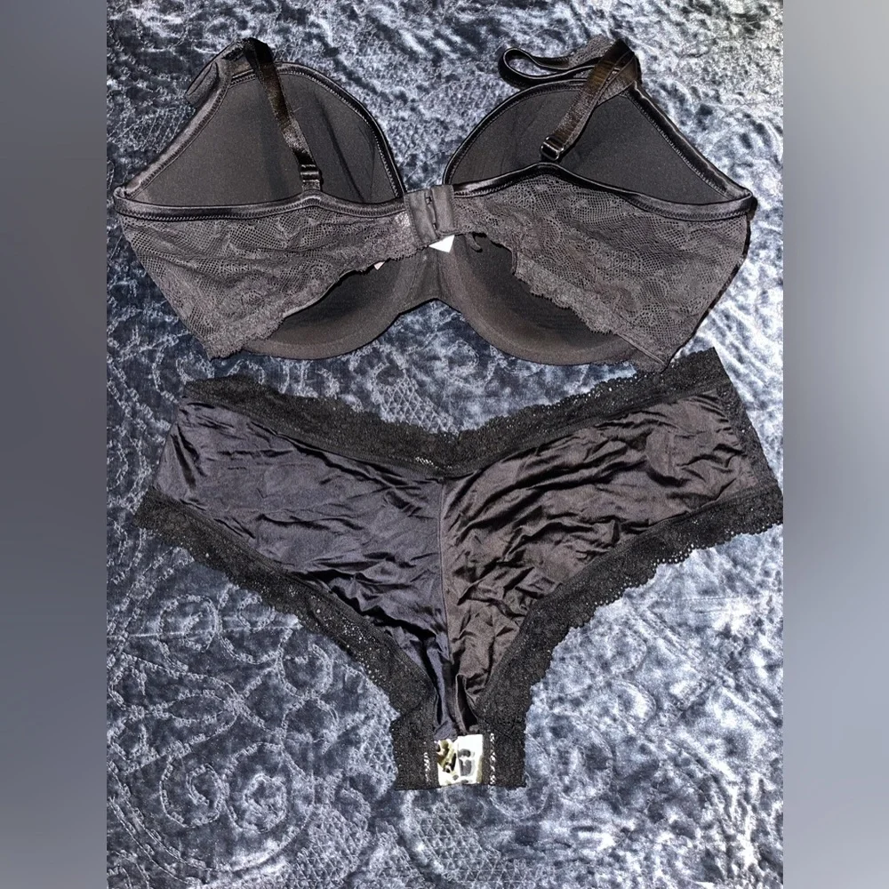 Vintage Victoria Secret Black Bra & Beautiful Lacey-silky Panties‎